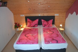 2 bedrooms, WiFi, bed sheets