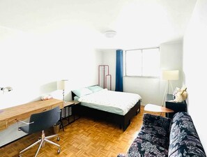 1 bedroom, WiFi, bed sheets - Traveler's Home (Toronto)