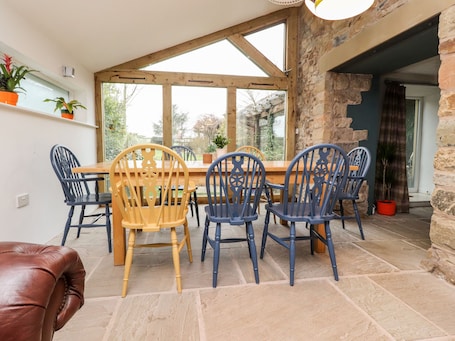 Cottage | Private kitchen | Fridge, dishwasher, electric kettle, toaster