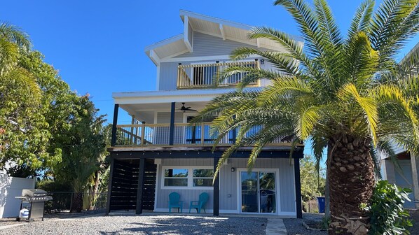 Exterior - Just Listed - Beautifully renovated waterfront 2 bedroom home (Bokeelia)