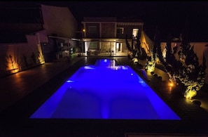 Outdoor pool - Itacoatiara Mansion (whole house!) (Niteroi)