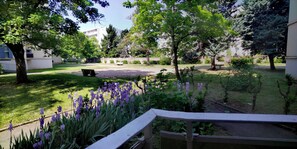 Property grounds - Résidence du Parc des Tilleuls de LYON (4 bdrms, 82m²,free pkg, EUREXPO) (Lyon)