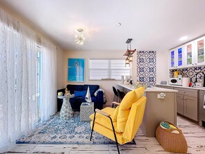 Smart TV - Charming Ground Level Resort Style 3 unit Condo - unit C (Holmes Beach)
