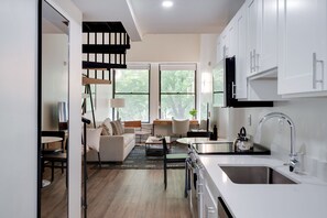 Full-sized fridge, microwave, stovetop, dishwasher - The Ledger Residences by Sosuite - Old City (Philadelphia)