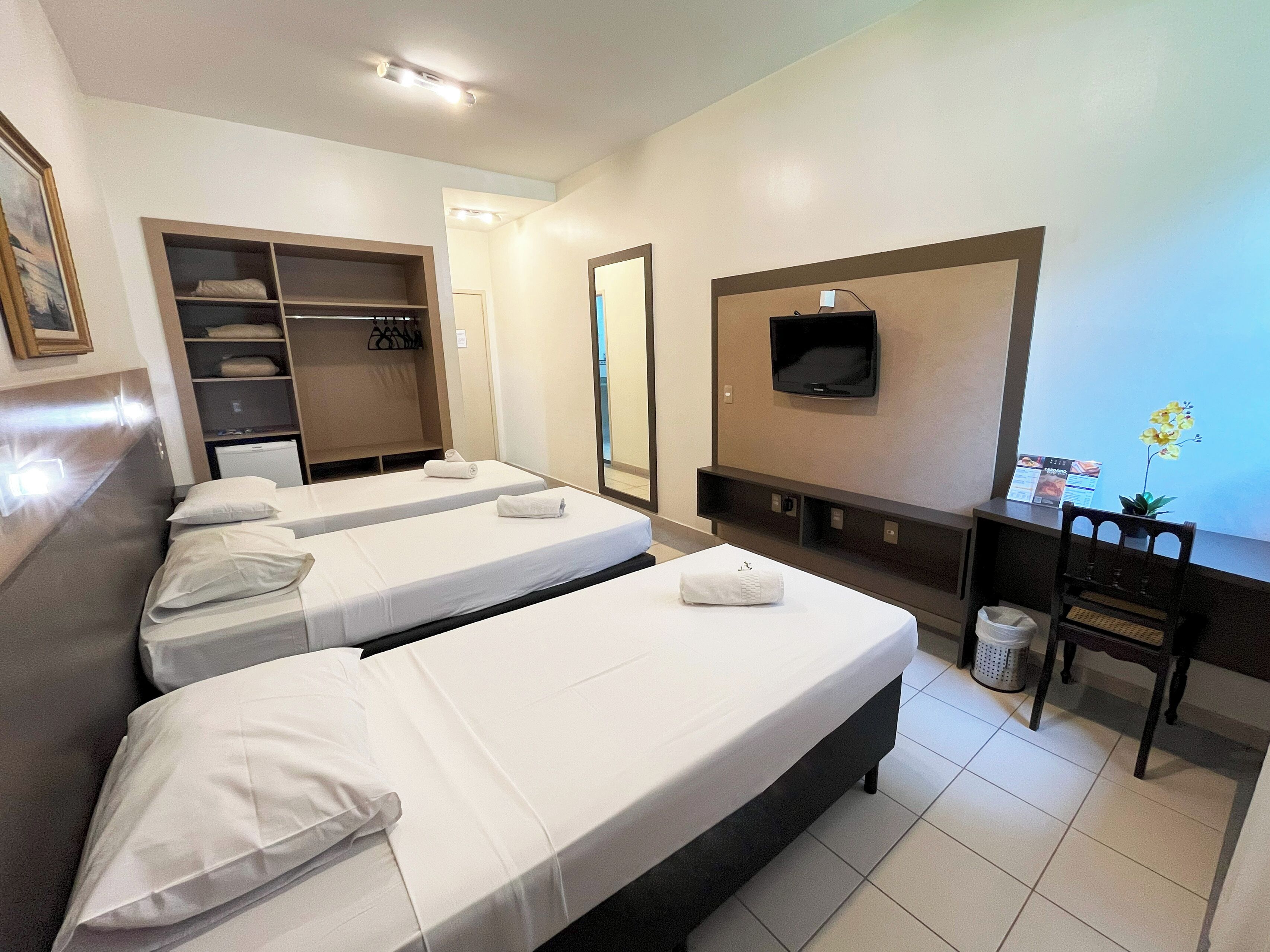 deluxe triple room, 3 single beds | 1 bedroom, minibar, desk, free wifi