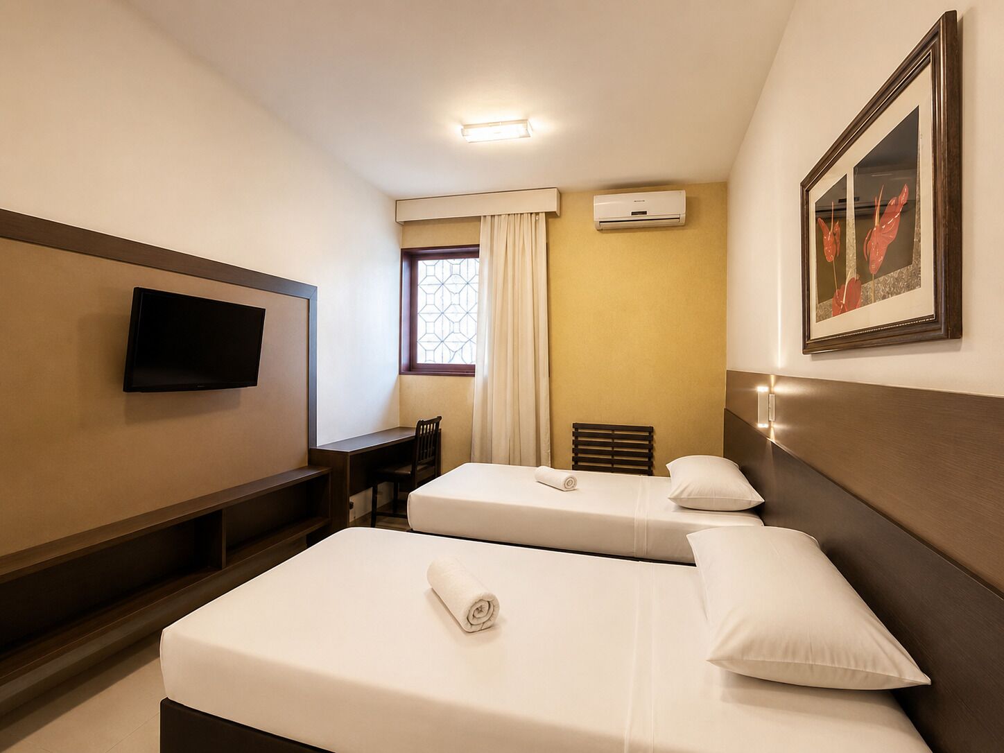 Deluxe Twin Room | Bar mini, meja, Wi-fi percuma, cadar katil 