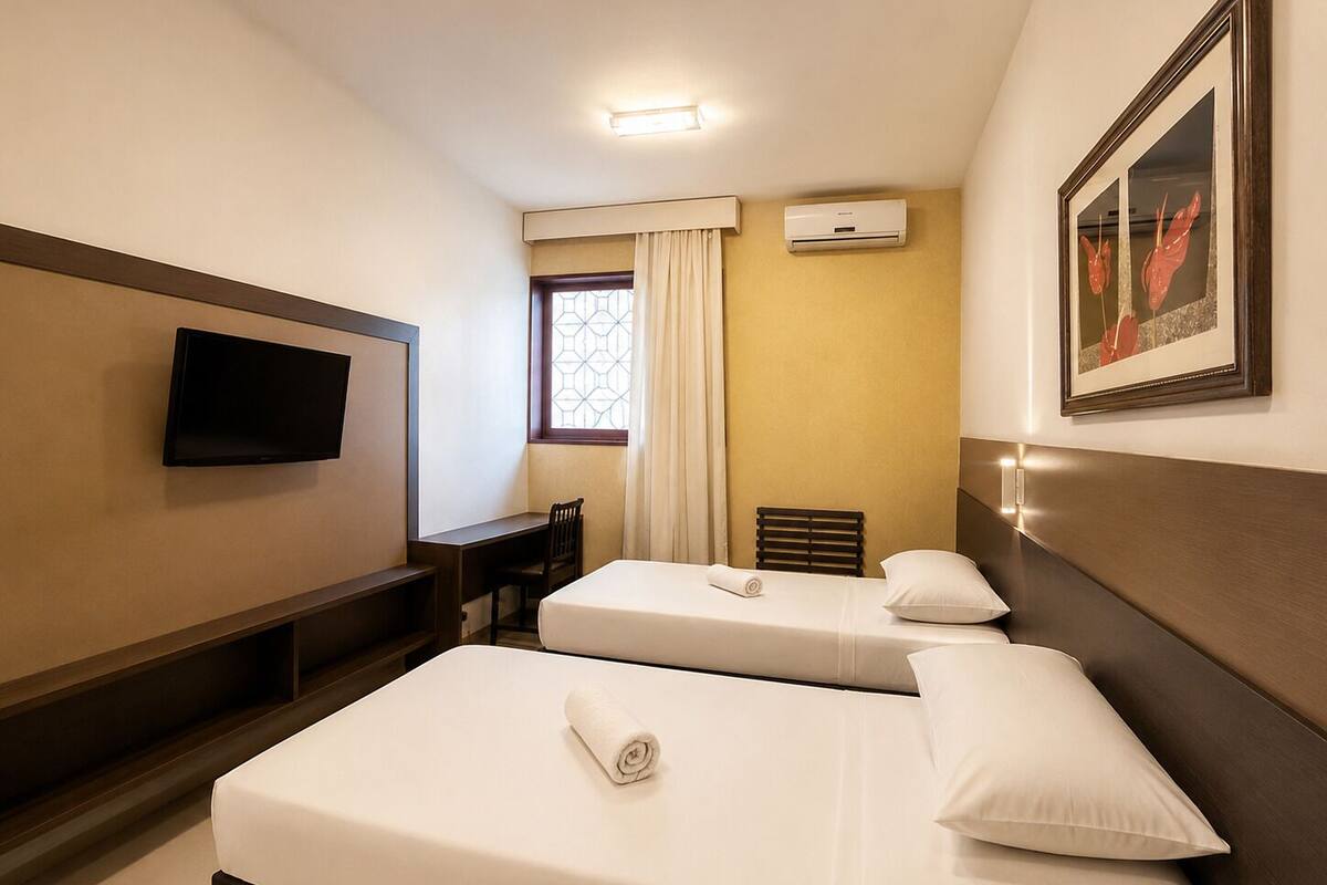 Deluxe-Zweibettzimmer | Minibar, Schreibtisch, kostenloses WLAN, Bettwäsche