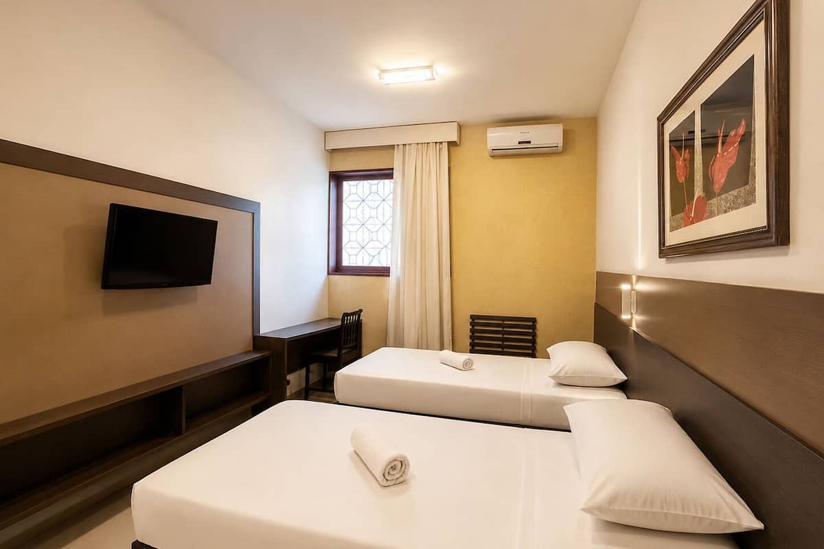 Deluxe Twin Room | Minibar, desk, free WiFi, bed sheets