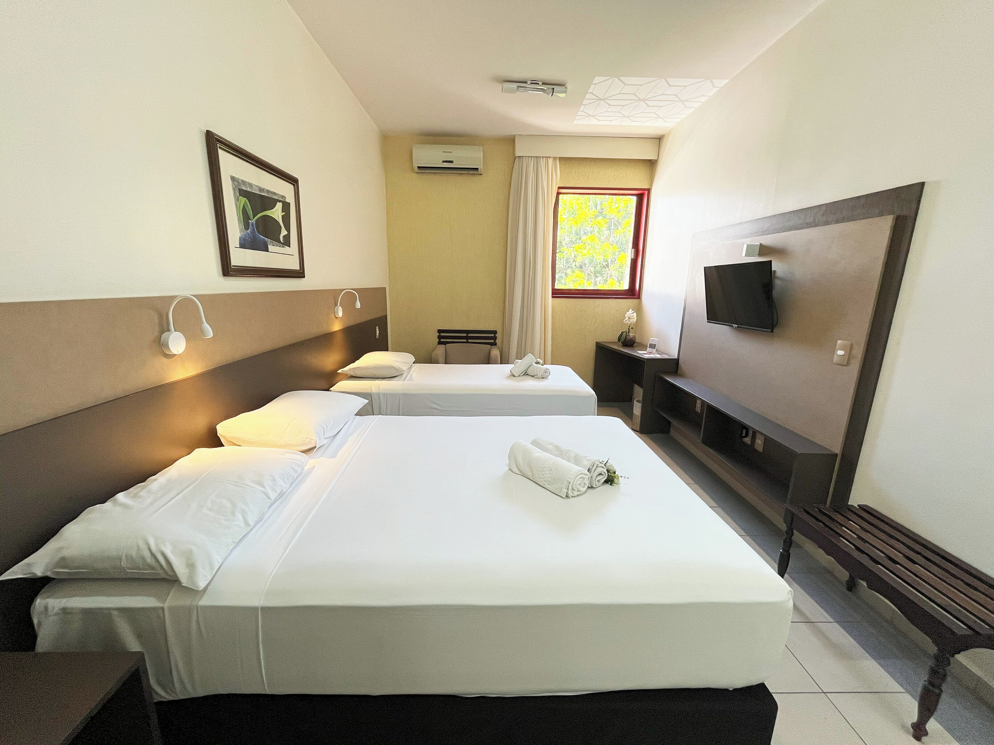 deluxe triple room | 1 bedroom, minibar, desk, free wifi