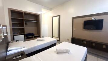Deluxe Twin Room | Minibar, desk, free WiFi, bed sheets