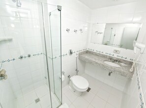 Ilmaiset hygieniatuotteet, hiustenkuivaaja, pyyhkeet