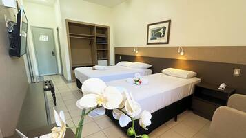 Deluxe Triple Room | Minibar, desk, free WiFi, bed sheets