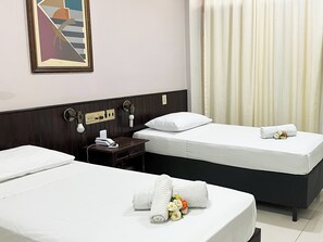 Minibar, escritorio, wifi gratis y ropa de cama 