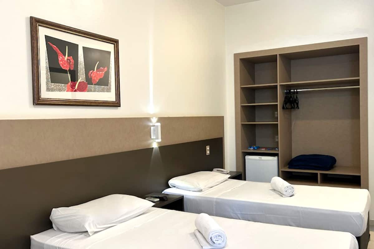 Deluxe-Zweibettzimmer | Minibar, Schreibtisch, kostenloses WLAN, Bettwäsche