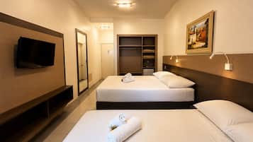 Quarto triplo luxo | Frigobar, escrivaninha, Wi-Fi de cortesia, roupa de cama
