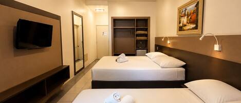 Deluxe Triple Room | Minibar, desk, free WiFi, bed sheets