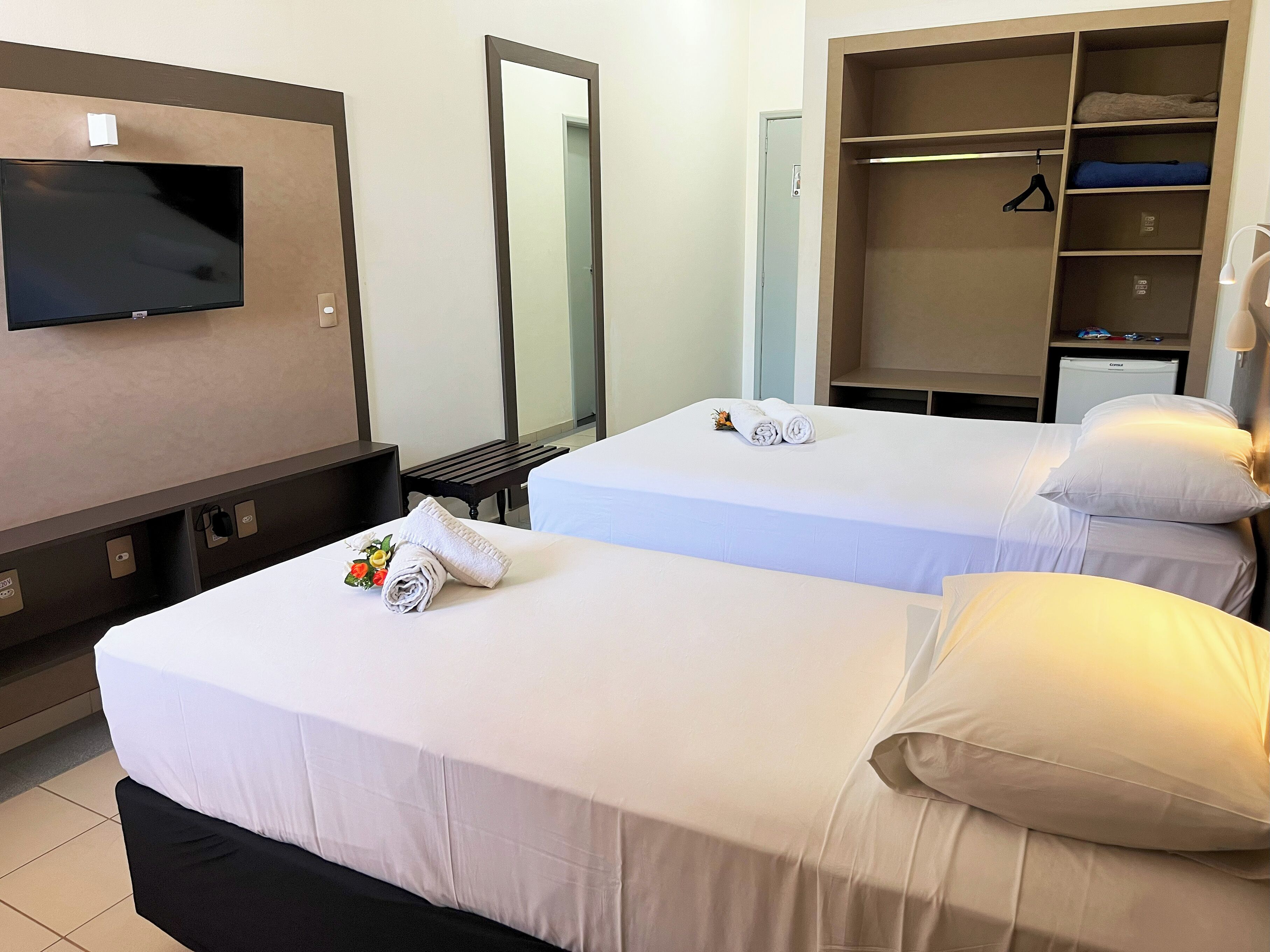 deluxe triple room | 1 bedroom, minibar, desk, free wifi