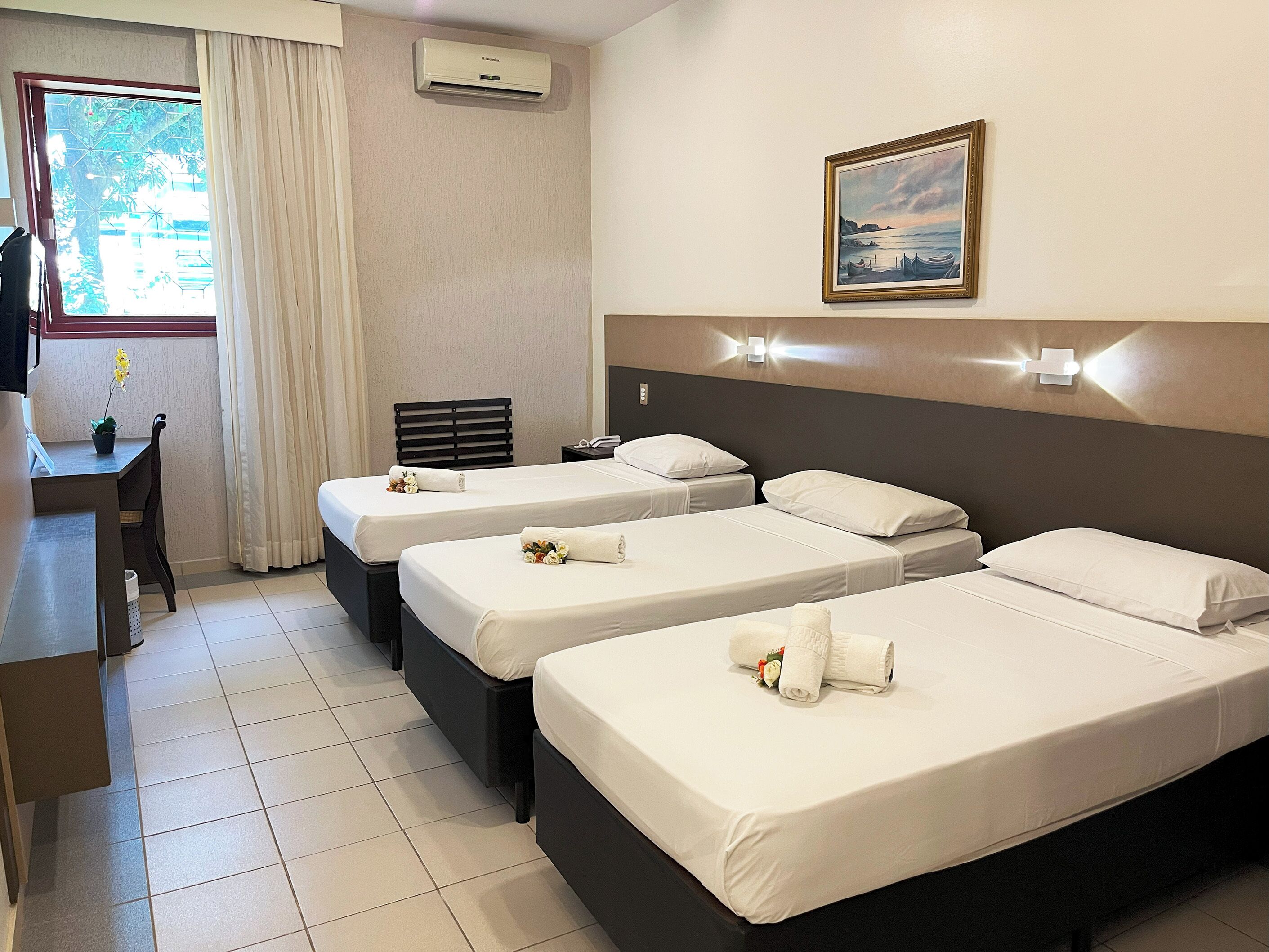 deluxe triple room, 3 single beds | 1 bedroom, minibar, desk, free wifi