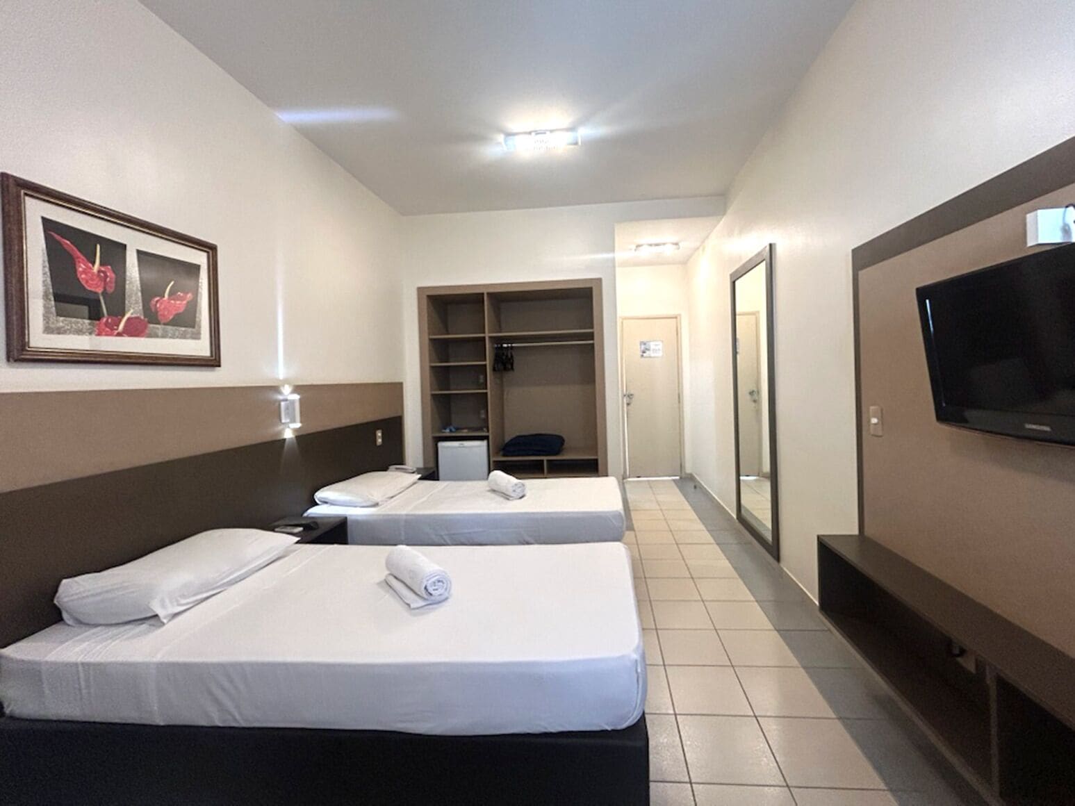 deluxe twin room | 1 bedroom, minibar, desk, free wifi