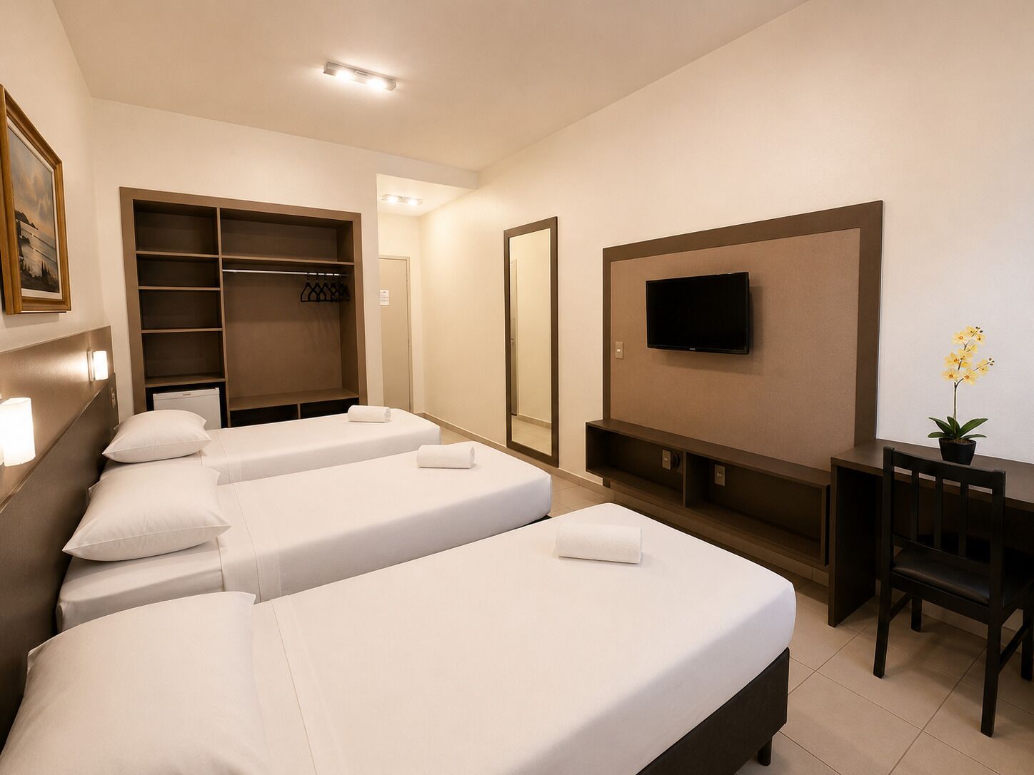 Deluxe Triple Room, 3 Twin Beds | Minibar, desk, free WiFi, bed sheets