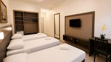 Deluxe Triple Room, 3 Twin Beds | Minibar, desk, free WiFi, bed sheets