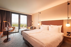 Edredons de pluma, cofres nos quartos, escrivaninha