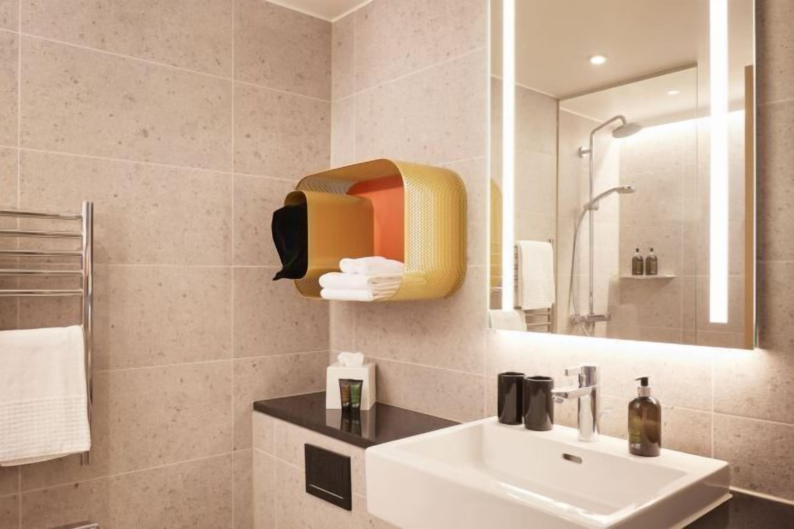 淋浴设施、免费洗浴用品、吹风机、毛巾