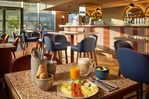 Frukostbuffé varje dag mot avgift