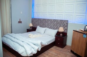 Yhden hengen perushuone | Minibaari, kannettavalle tietokoneelle sopiva työtila, ilmainen Wi-Fi