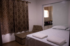 5 habitaciones, tabla de planchar con plancha y cuna de viaje