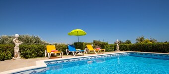 Elegant villa with BBQ and heatble pool