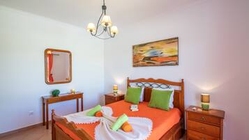 3 bedrooms, in-room safe, iron/ironing board, free WiFi