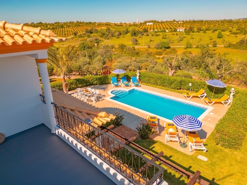 Elegant villa with BBQ and heatble pool