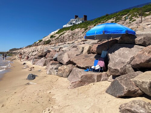 Visit MYSTIC & R.I. BEACHES. LOVELY HOME, short drive to Misquamicut & Foxwoods!