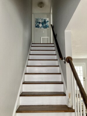 Interior - Visit MYSTIC & R.I. BEACHES. LOVELY HOME, short drive to Misquamicut & Foxwoods! (Pawcatuck)