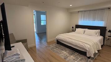 3 habitaciones, escritorio, tabla de planchar con plancha y wifi gratis