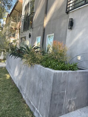 Exterior detail - Close to Universal Studios Family friendly Townhouse! (Sherman Oaks)