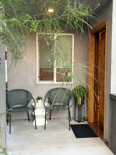 Close to Universal Studios Family friendly Townhouse!