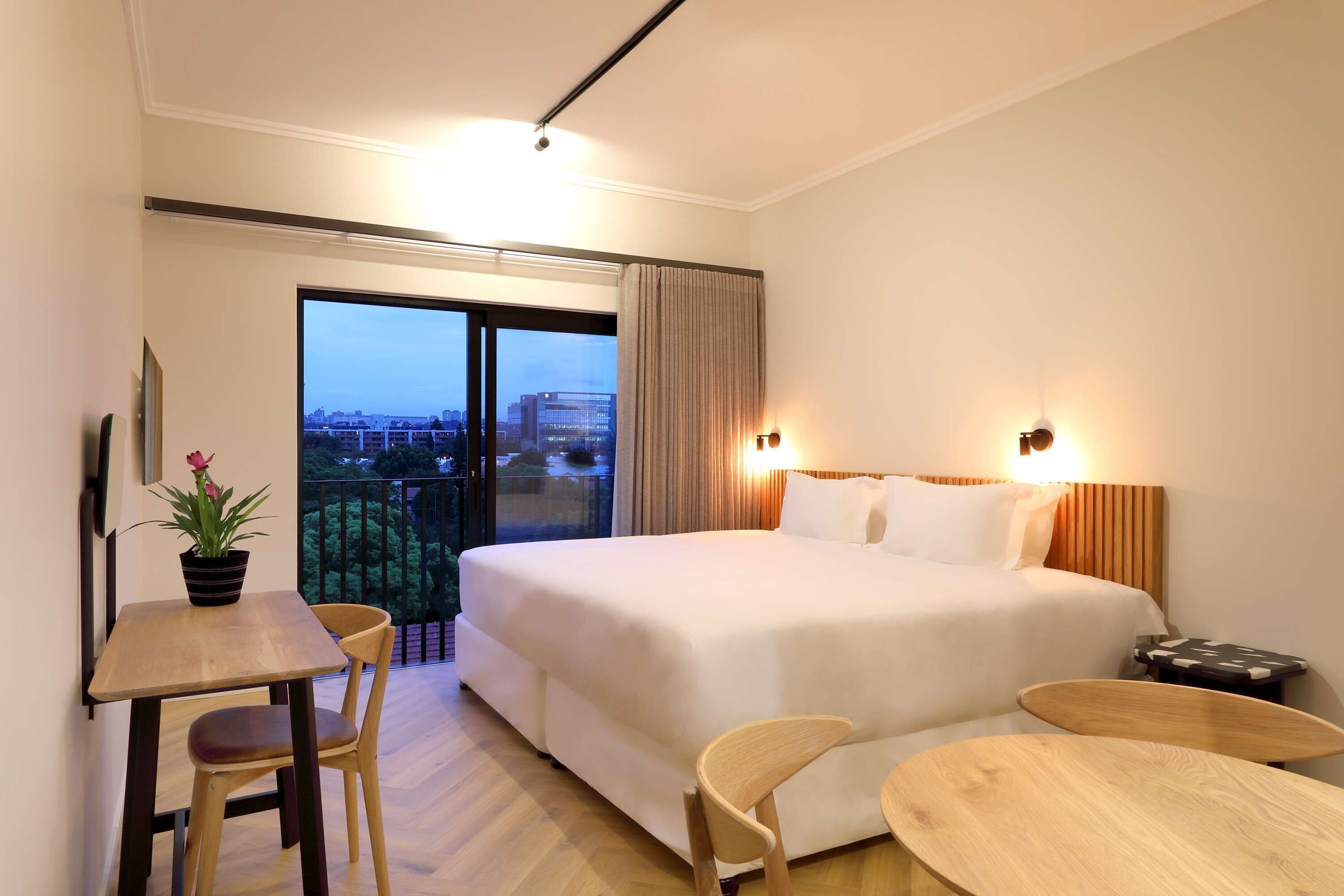 Studio, 1 King Bed | In-room safe, iron/ironing board, free WiFi, bed sheets