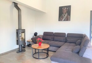 Televisión, mesa de ping pong