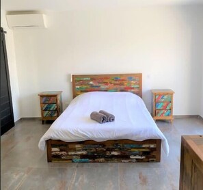 4 عدّة غرف نوم ومكواة/لوح كي وواي فاي وملاءات أسرّة