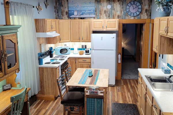 KĂŒhlschrank, Mikrowelle, Ofen, Herdplatte