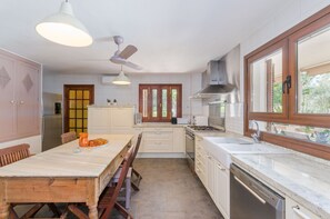 Réfrigérateur, micro-ondes, four, lave-vaisselle