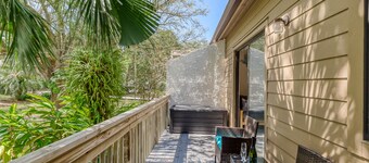 Newly Updated 2 Bed/1.5 Bath Townhome-3 Minute Walk to Beach-Best Deal Around!!