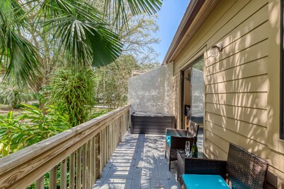 Newly Updated 2 Bed/1.5 Bath Townhome-3 Minute Walk to Beach-Best Deal Around!!