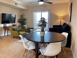 Deluxe Apartment, Non Smoking, 2 Bathrooms | Living area | 55-inch flat-screen TV with digital channels, TV, streaming services - Balmoral Apartments (Santa Clara)