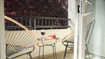 Design Apartment, Non Smoking, 2 Bathrooms | Terrace/patio