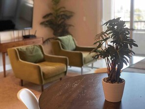 Deluxe Apartment, Non Smoking, 2 Bathrooms | Living area