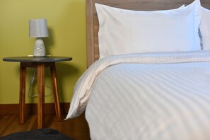 4 chambres, fer et planche à repasser, accès au Wi-Fi (inclus)