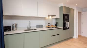 Deluxe Apartment, Private Bathroom | Shared kitchen